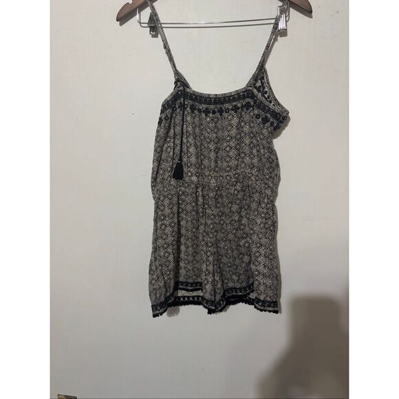 American Eagle Outfitters Black & White Lace up Boho Printed Romper Medium - Picture 6 of 6